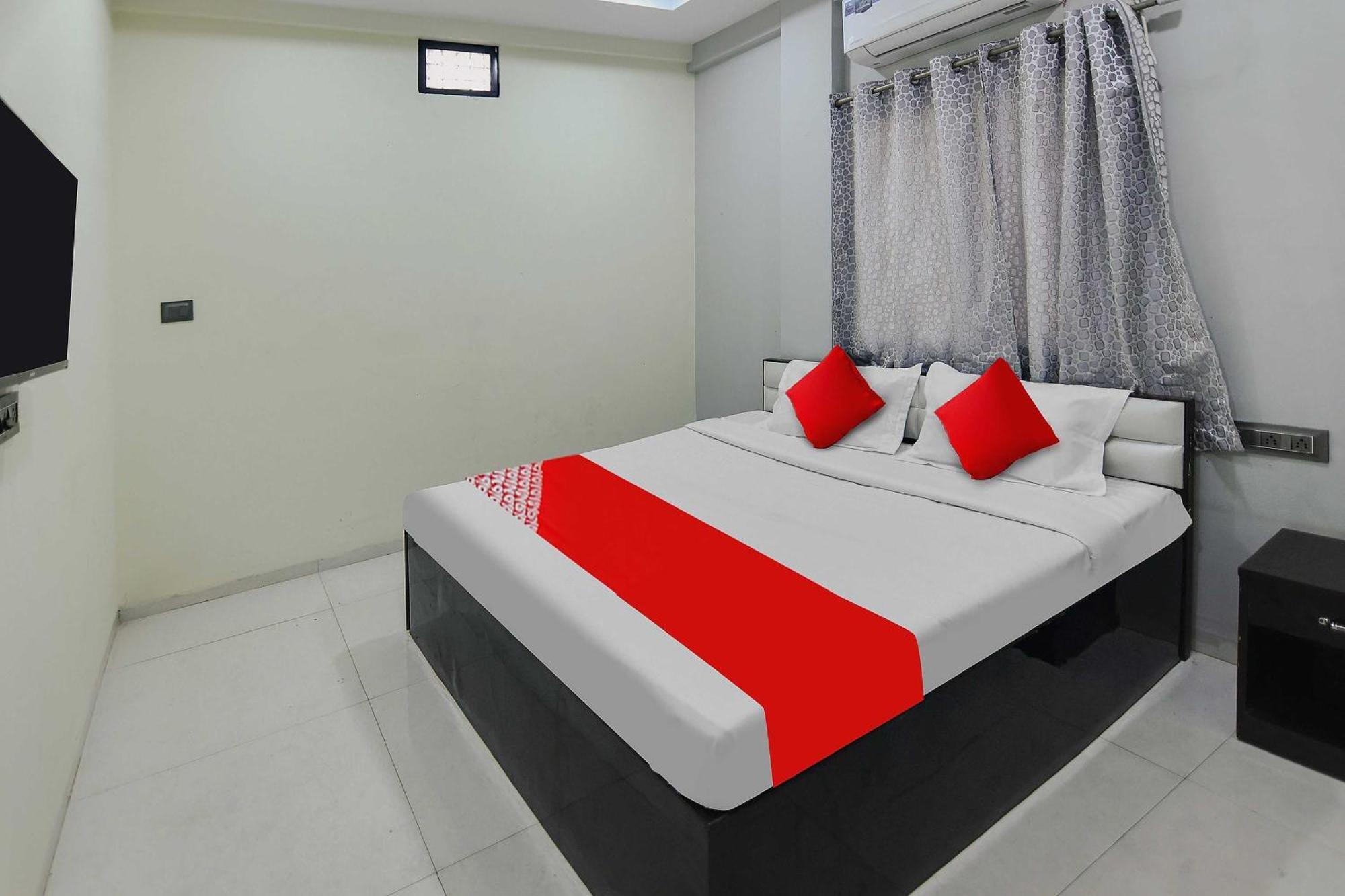 Oyo Hotel Blackgold Chandrapur ภายนอก รูปภาพ